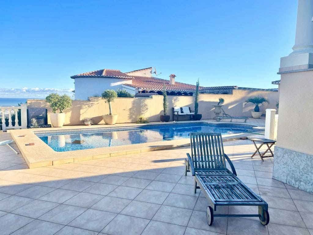 5 bedroom Villa for sale in Denia with pool garage - € 1,175,000 (Ref: 10048148)