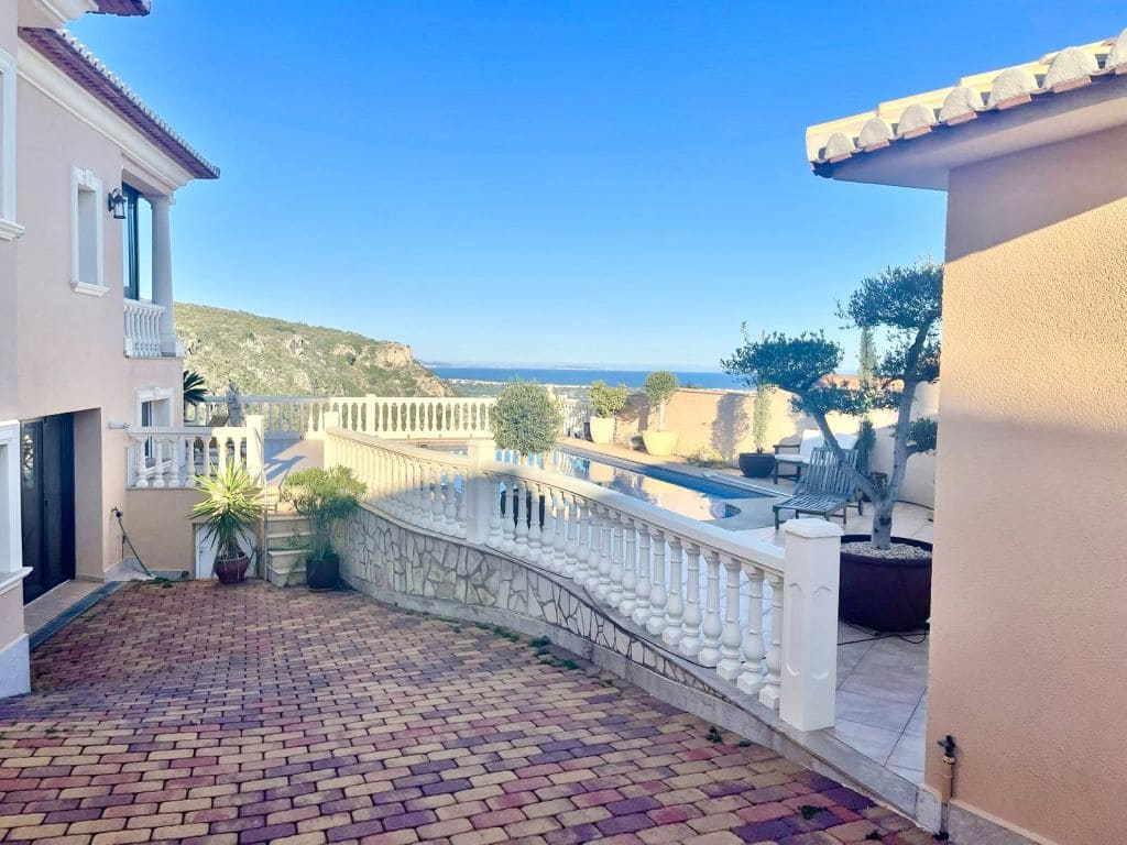5 bedroom Villa for sale in Denia with pool garage - € 1,175,000 (Ref: 10048148)