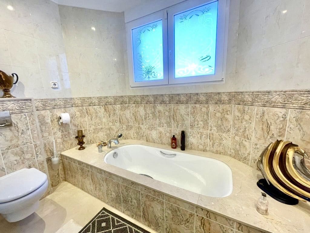 5 bedroom Villa for sale in Denia with pool garage - € 1,175,000 (Ref: 10048148)
