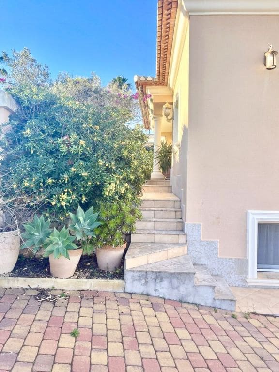 5 bedroom Villa for sale in Denia with pool garage - € 1,175,000 (Ref: 10048148)