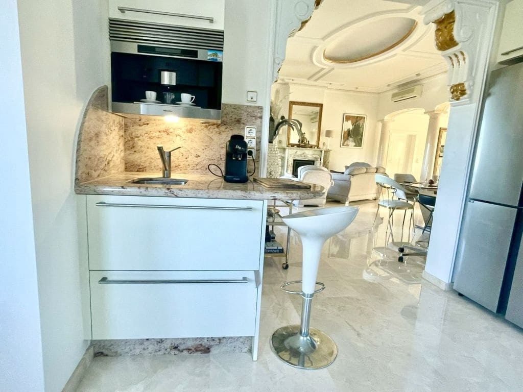 5 bedroom Villa for sale in Denia with pool garage - € 1,175,000 (Ref: 10048148)