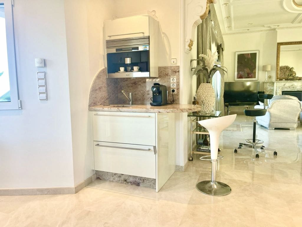 5 bedroom Villa for sale in Denia with pool garage - € 1,175,000 (Ref: 10048148)