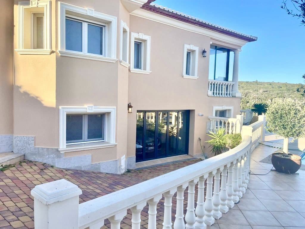 5 bedroom Villa for sale in Denia with pool garage - € 1,175,000 (Ref: 10048148)
