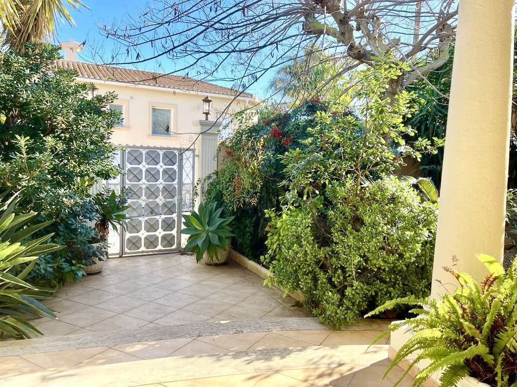 5 bedroom Villa for sale in Denia with pool garage - € 1,175,000 (Ref: 10048148)