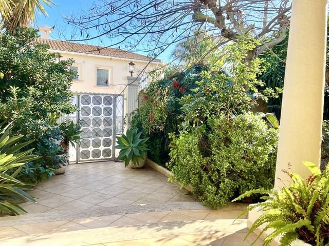 Chalet de 5 habitaciones en Dénia en venta con piscina garaje - 1.175.000 € (Ref: 10048148)