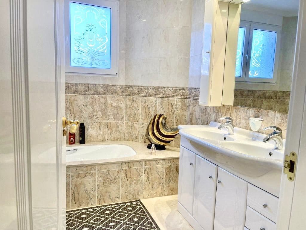 5 bedroom Villa for sale in Denia with pool garage - € 1,175,000 (Ref: 10048148)