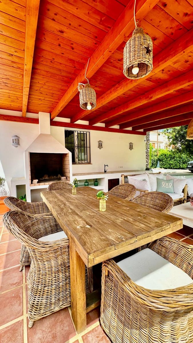 4 sypialnia Willa na sprzedaż w Denia z basenem garażem - 850 000 € (Ref: 10048149)