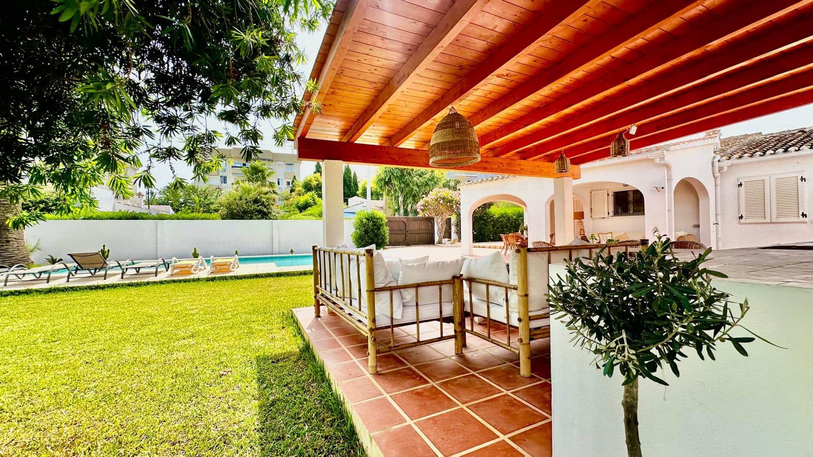 4 sypialnia Willa na sprzedaż w Denia z basenem garażem - 850 000 € (Ref: 10048149)