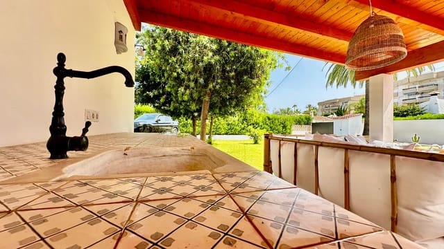 4 sypialnia Willa na sprzedaż w Dénia z basenem garażem - 850 000 € (Ref: 10048149)