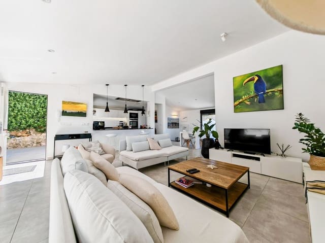 3 bedroom Villa for sale in El Montgó, Dénia - € 695,000 (Ref: 10048161)