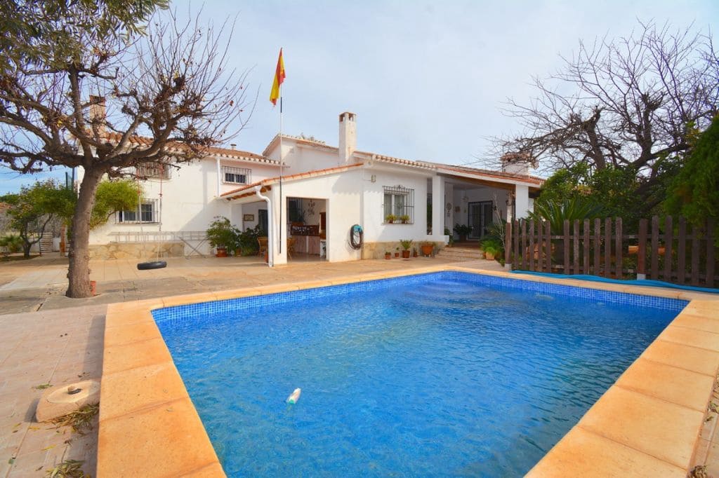 Chalet de 4 habitaciones en Dénia en venta con piscina garaje - 960.000 € (Ref: 10077285)