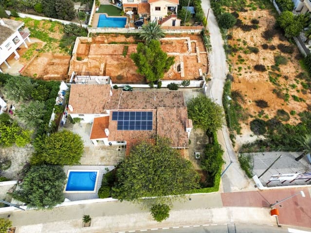 Chalet de 4 habitaciones en Dénia en venta con piscina garaje - 960.000 € (Ref: 10077285)