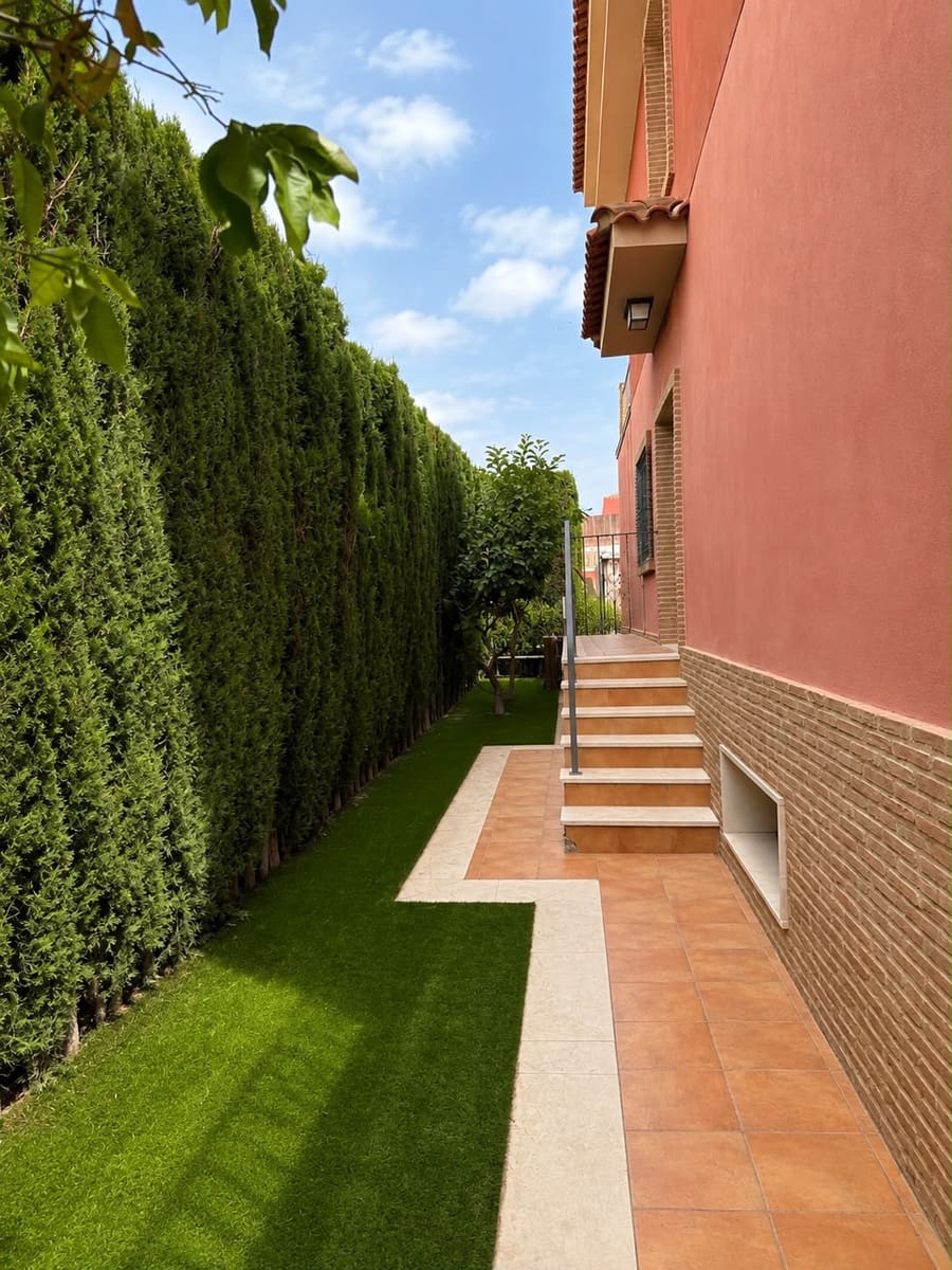 4 bedroom Semi-detached Villa for sale in Monforte del Cid with pool garage - € 550,000 (Ref: 10094063)