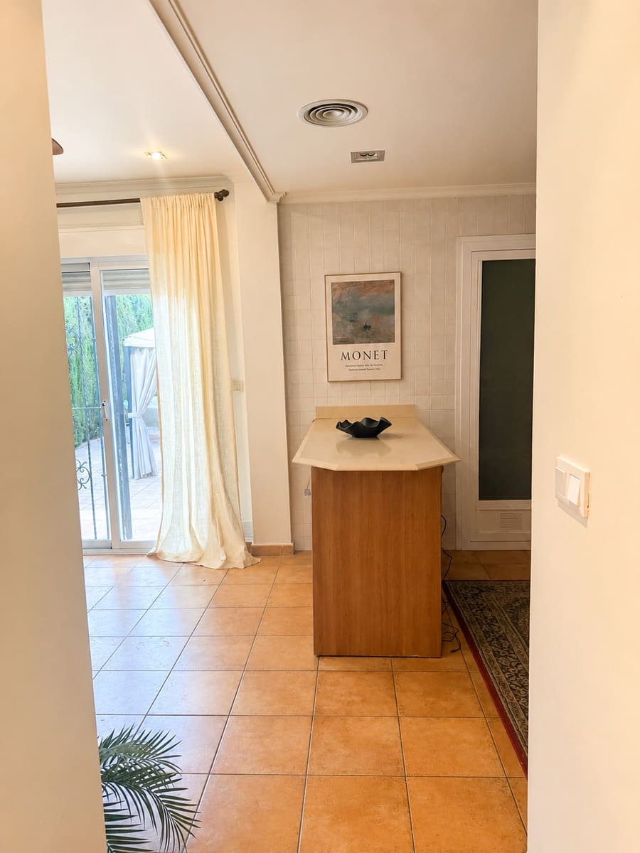 4 bedroom Semi-detached Villa for sale in Monforte del Cid with pool garage - € 550,000 (Ref: 10094063)
