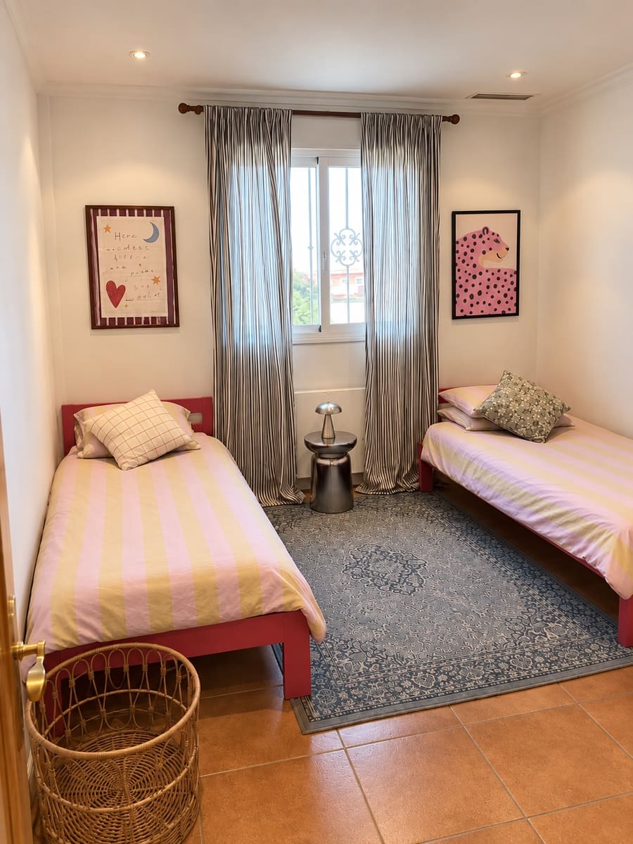 4 bedroom Semi-detached Villa for sale in Monforte del Cid with pool garage - € 550,000 (Ref: 10094063)