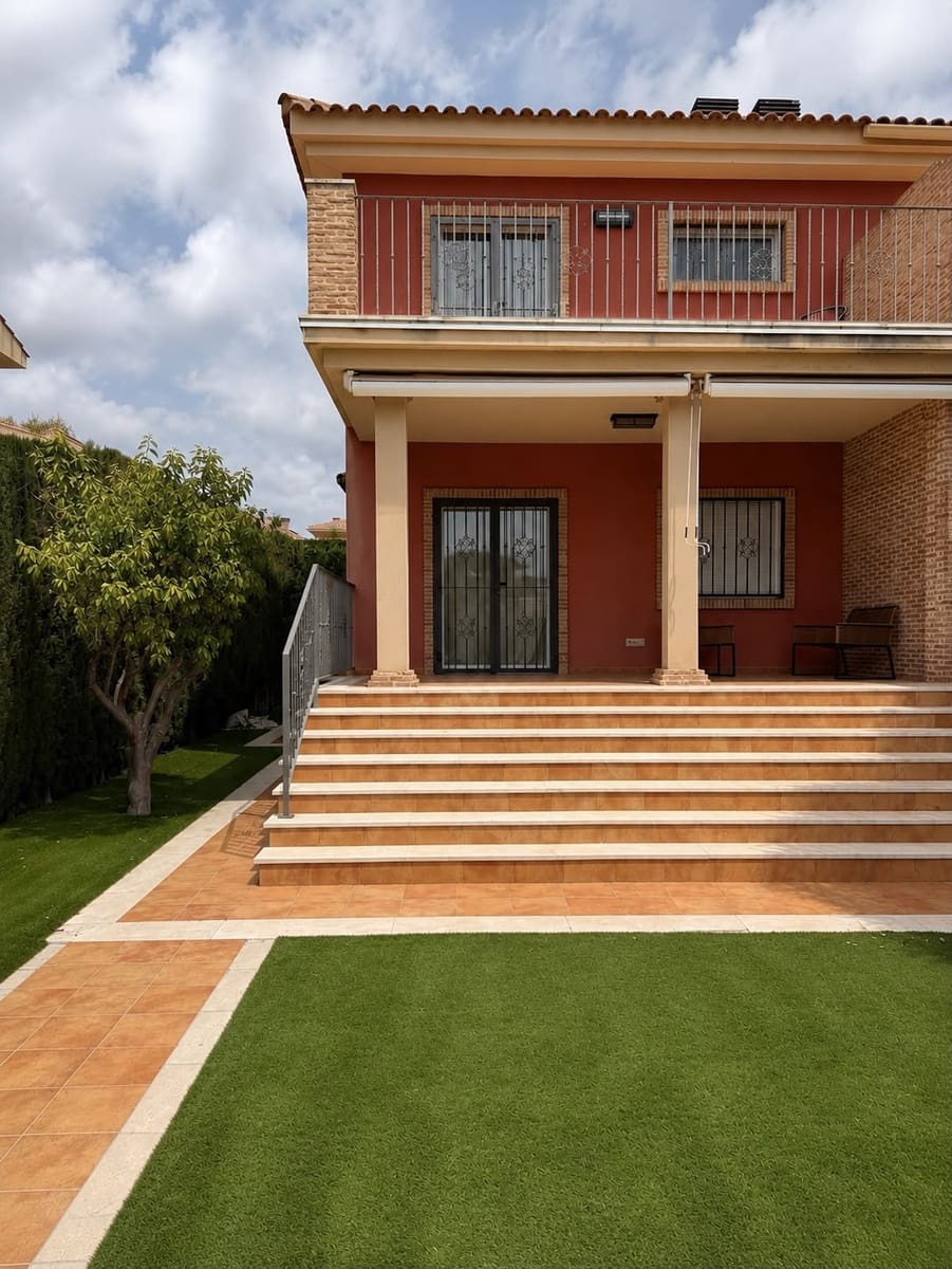 4 bedroom Semi-detached Villa for sale in Monforte del Cid with pool garage - € 550,000 (Ref: 10094063)