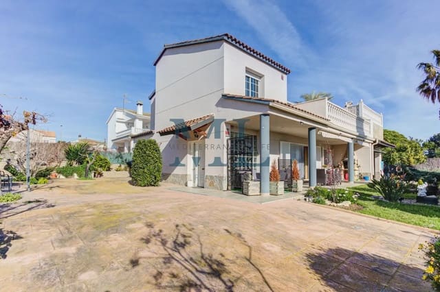 6 bedroom Villa for sale in Cubelles with pool garage - € 599,000 (Ref: 10081516)