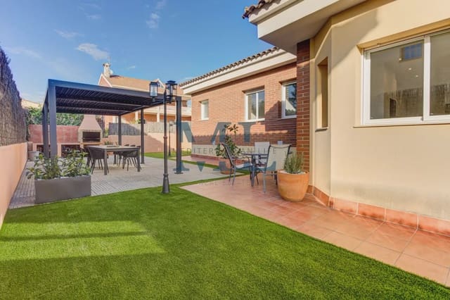 Chalet de 4 habitaciones en Sant Pere de Ribes en venta con piscina garaje - 998.000 € (Ref: 10081518)