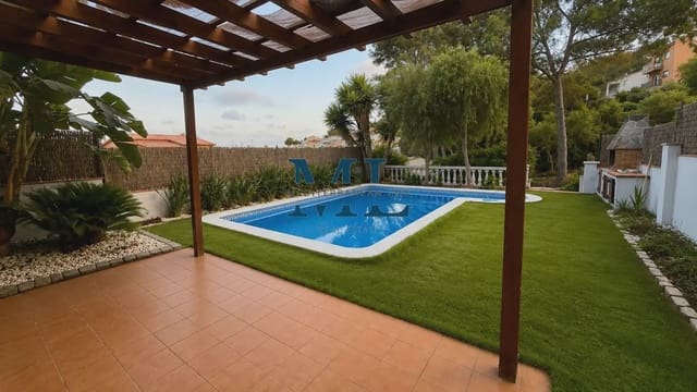 Chalet de 5 habitaciones en Cubelles en venta con piscina garaje - 465.000 € (Ref: 10081526)