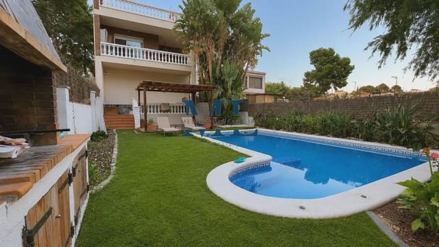 Chalet de 5 habitaciones en Cubelles en venta con piscina garaje - 465.000 € (Ref: 10081526)