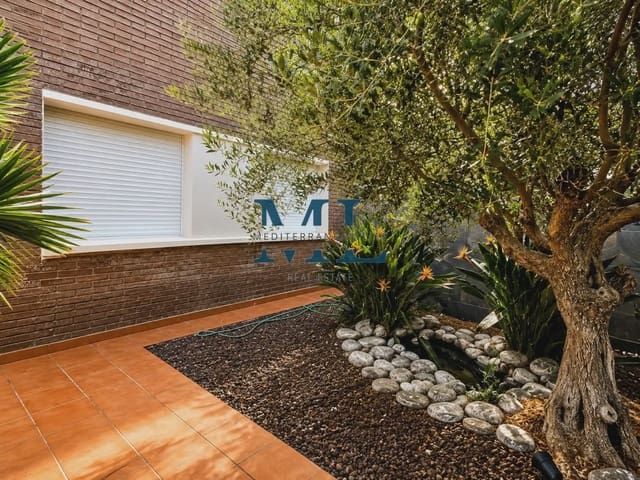 Chalet de 5 habitaciones en Cubelles en venta con piscina garaje - 465.000 € (Ref: 10081526)