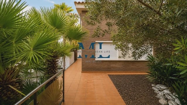 Chalet de 5 habitaciones en Cubelles en venta con piscina garaje - 465.000 € (Ref: 10081526)