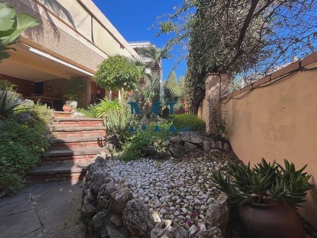Chalet de 3 habitaciones en Sant Pere de Ribes en venta con garaje - 721.000 € (Ref: 10081527)