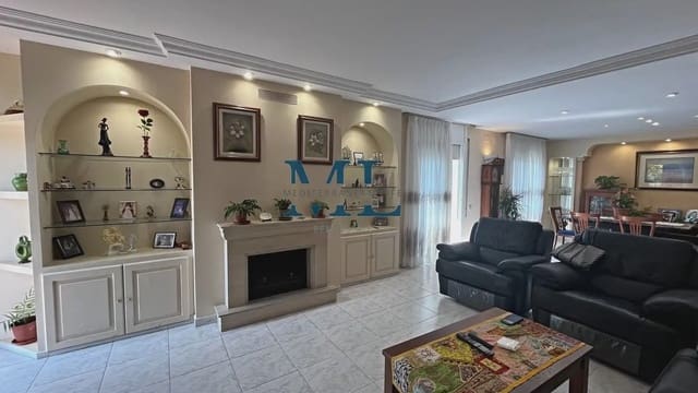 Casa de 5 habitaciones en Vilanova i la Geltrú en venta con garaje - 520.000 € (Ref: 10081536)