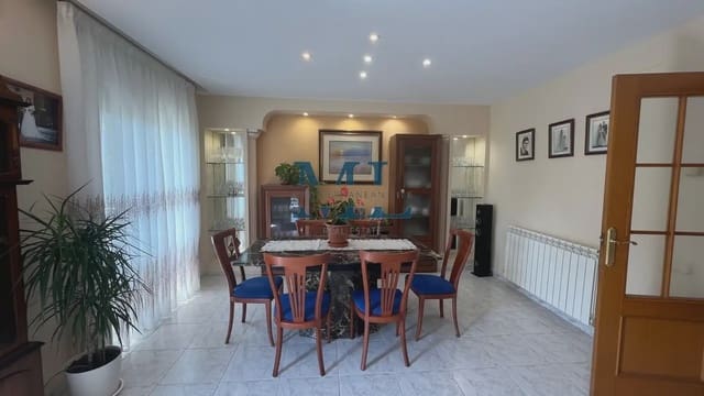 Casa de 5 habitaciones en Vilanova i la Geltrú en venta con garaje - 520.000 € (Ref: 10081536)