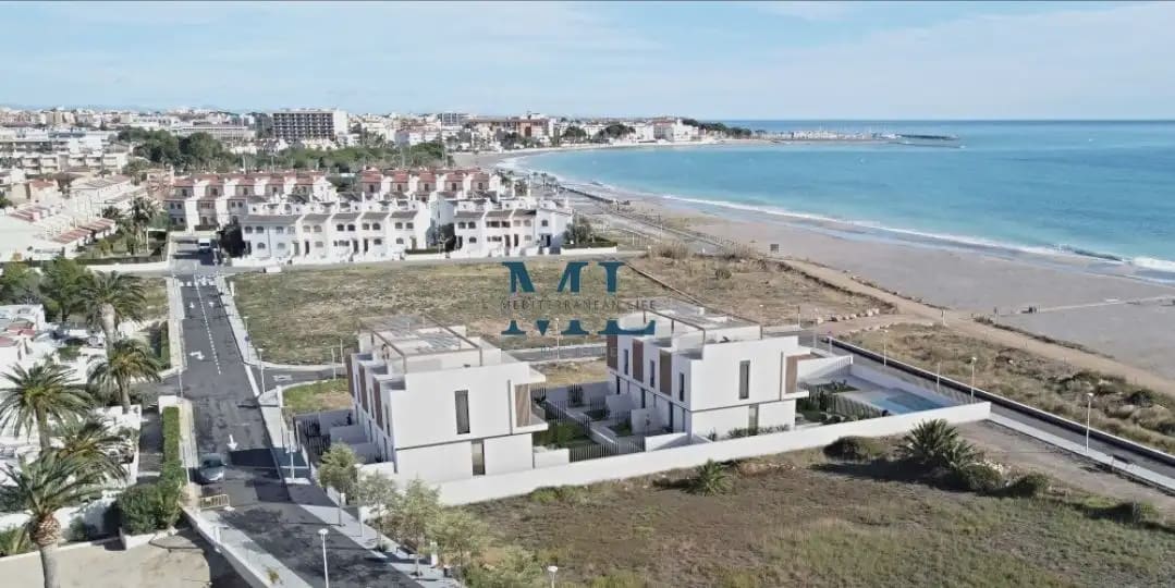 Adosado de 3 habitaciones en Vandellòs i l'Hospitalet de l'Infant en venta con piscina garaje - 495.000 € (Ref: 10101399)