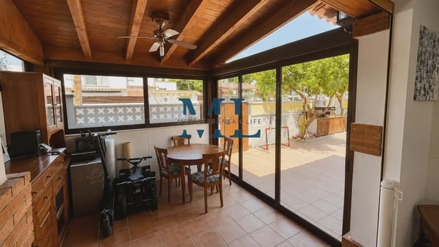 5 soverom Kjedet enebolig til salgs i Sant Pere de Ribes med svømmebasseng garasje - € 560 000 (Ref: 10106592)