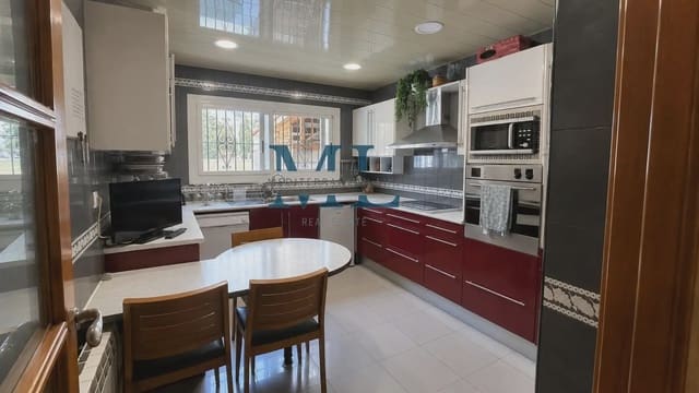 5 soverom Kjedet enebolig til salgs i Sant Pere de Ribes med svømmebasseng garasje - € 560 000 (Ref: 10106592)