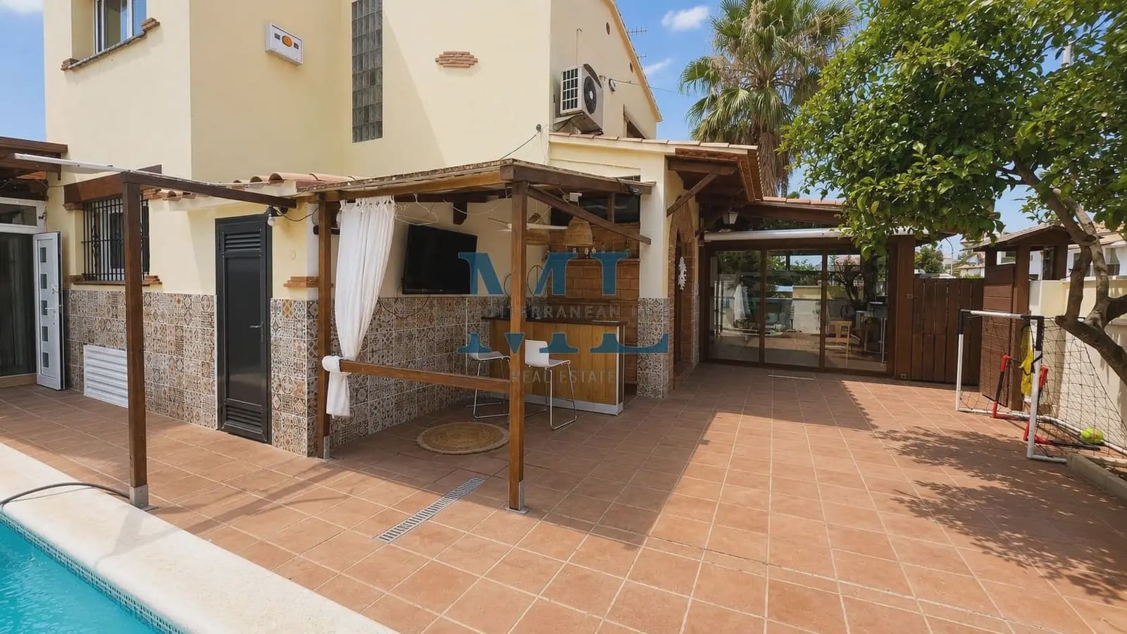 5 soverom Kjedet enebolig til salgs i Sant Pere de Ribes med svømmebasseng garasje - € 560 000 (Ref: 10106592)