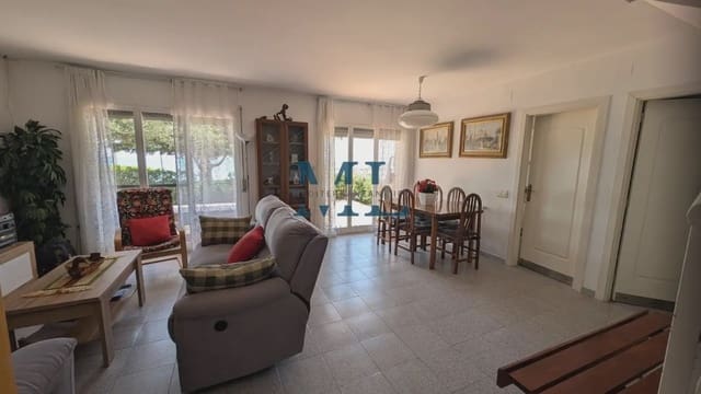 4 bedroom Terraced Villa for sale in Vilanova i la Geltrú with garage - € 670,000 (Ref: 10154015)