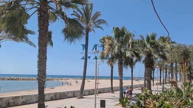 4 bedroom Terraced Villa for sale in Vilanova i la Geltrú with garage - € 670,000 (Ref: 10154015)