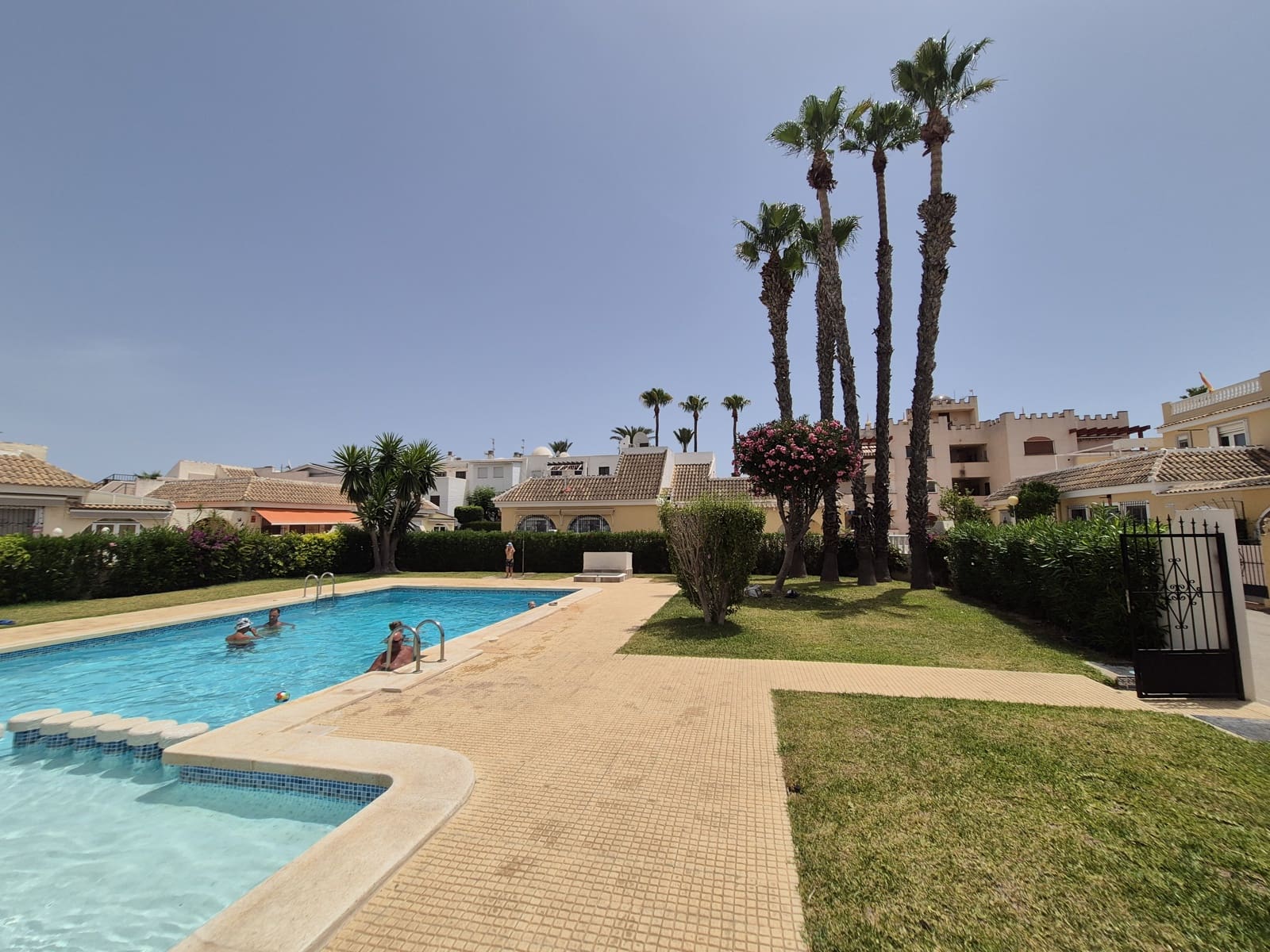 2 bedroom Bungalow for sale in Los Alcazares with pool garage - € 225,000 (Ref: 10057169)
