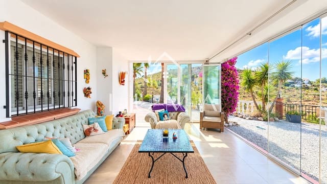 Finca/Casa Rural de 5 habitaciones en Cómpeta en venta con piscina - 790.000 € (Ref: 10138986)