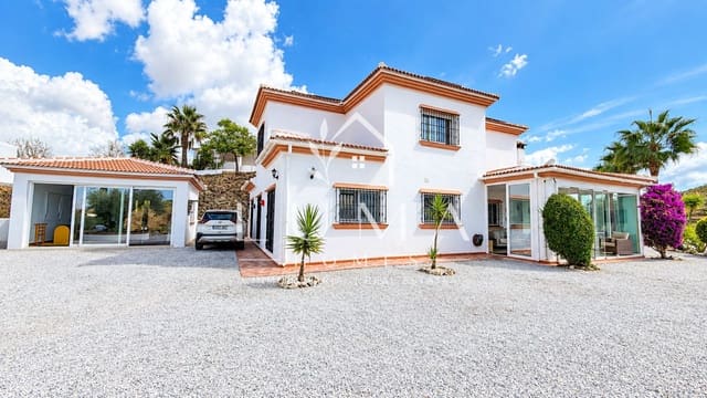 Finca/Casa Rural de 5 habitaciones en Cómpeta en venta con piscina - 790.000 € (Ref: 10138986)
