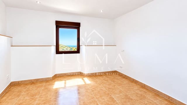 Hus til salgs i Cómpeta - € 55 000 (Ref: 10153243)