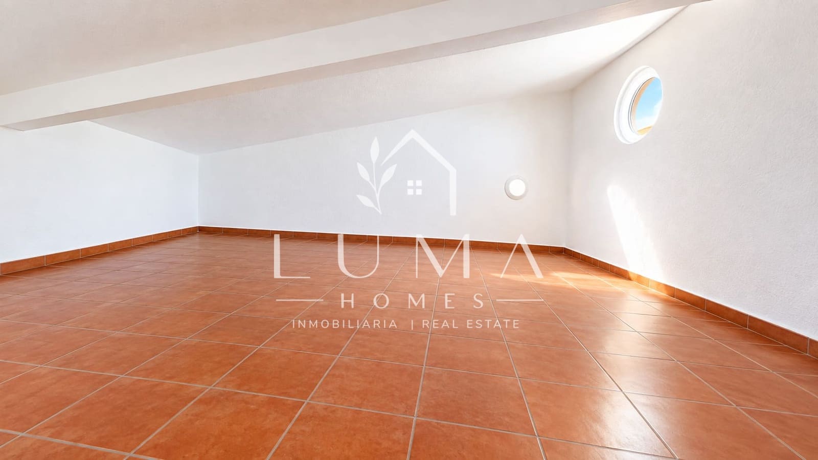 Hus til salgs i Competa - € 55 000 (Ref: 10153243)