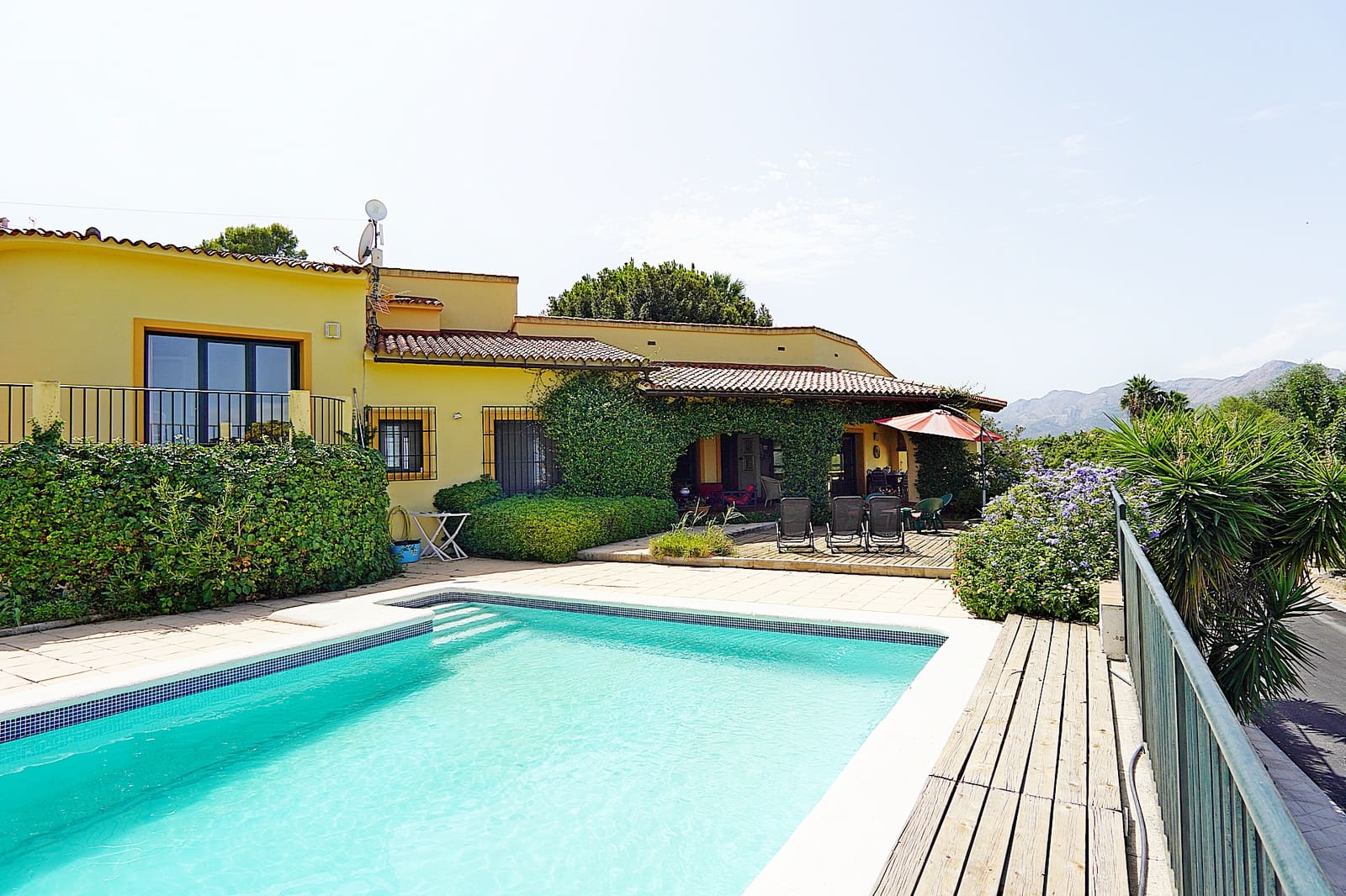 4 slaapkamer Villa te koop in Benidoleig met zwembad garage - € 895.000 (Ref: 10068107)