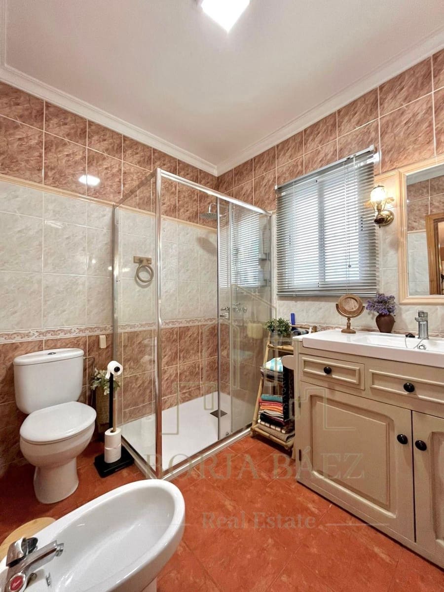 Chalet de 3 habitaciones en Benajarafe en venta - 740.000 € (Ref: 10076736)