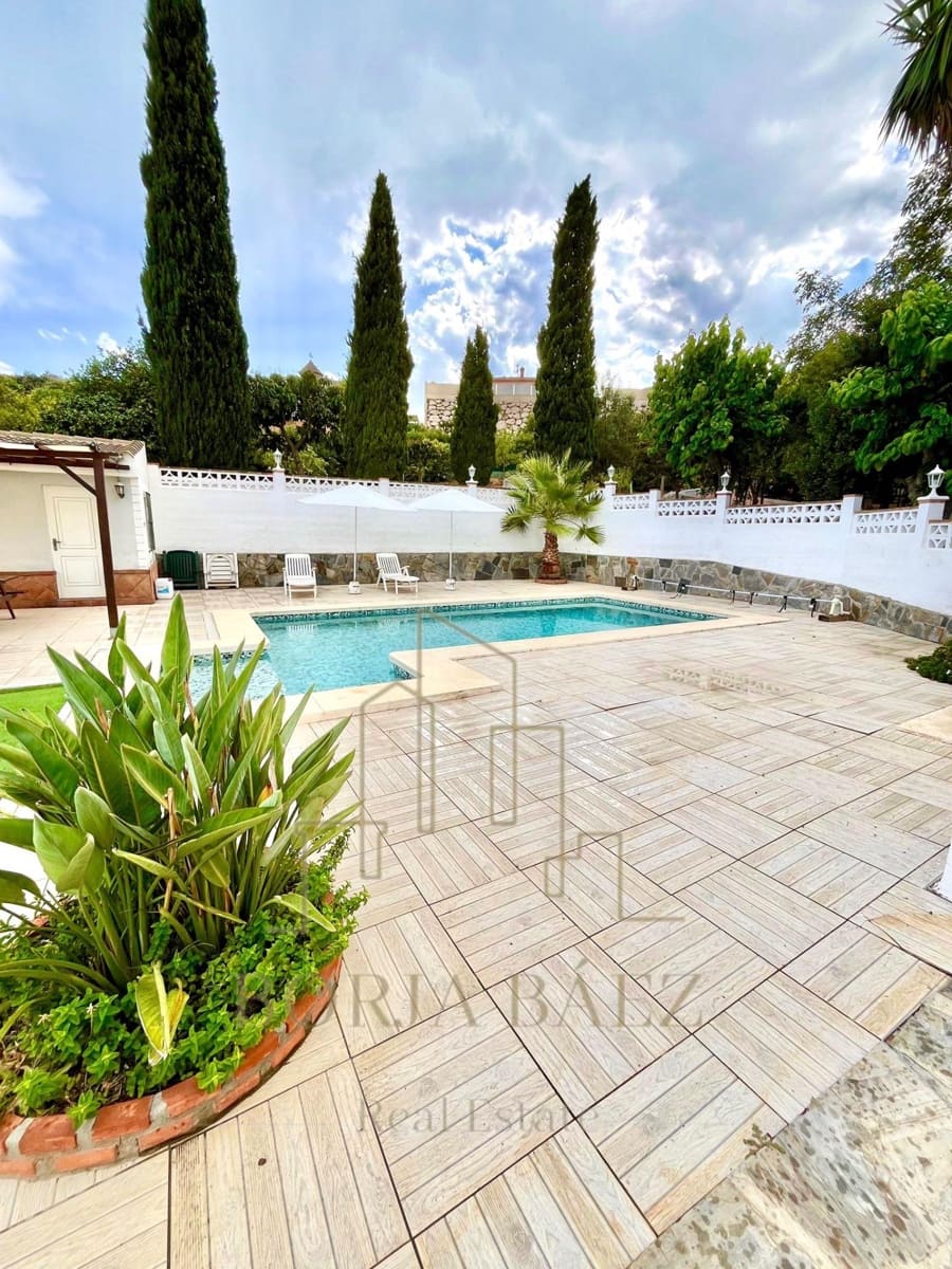 Chalet de 3 habitaciones en Benajarafe en venta - 740.000 € (Ref: 10076736)