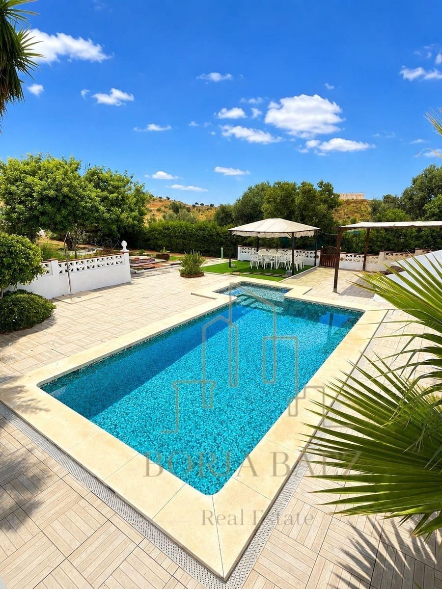 Chalet de 3 habitaciones en Benajarafe en venta - 740.000 € (Ref: 10076736)