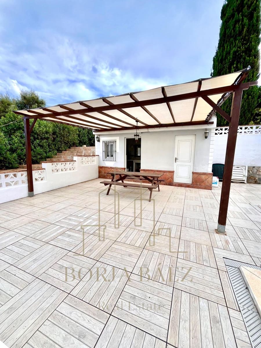 Chalet de 3 habitaciones en Benajarafe en venta - 740.000 € (Ref: 10076736)