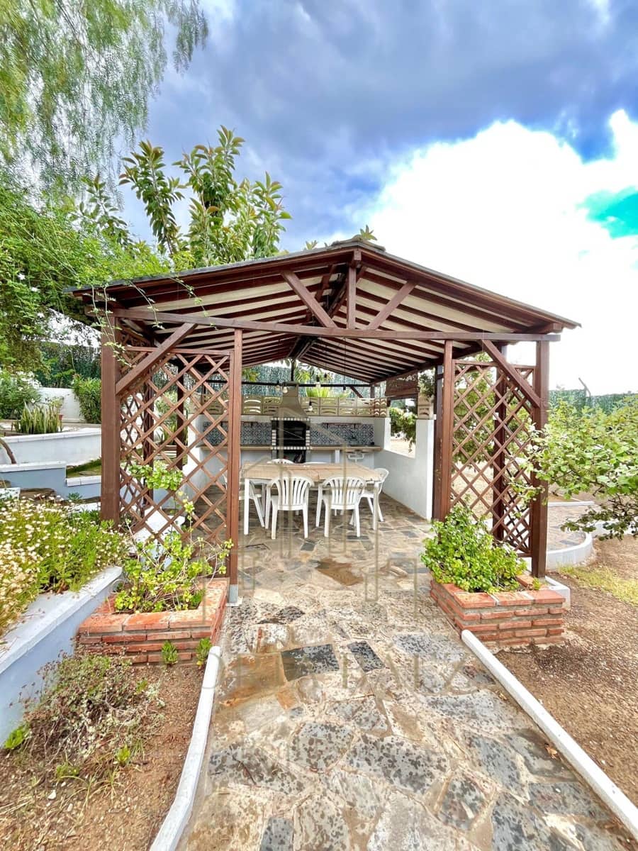 Chalet de 3 habitaciones en Benajarafe en venta - 740.000 € (Ref: 10076736)