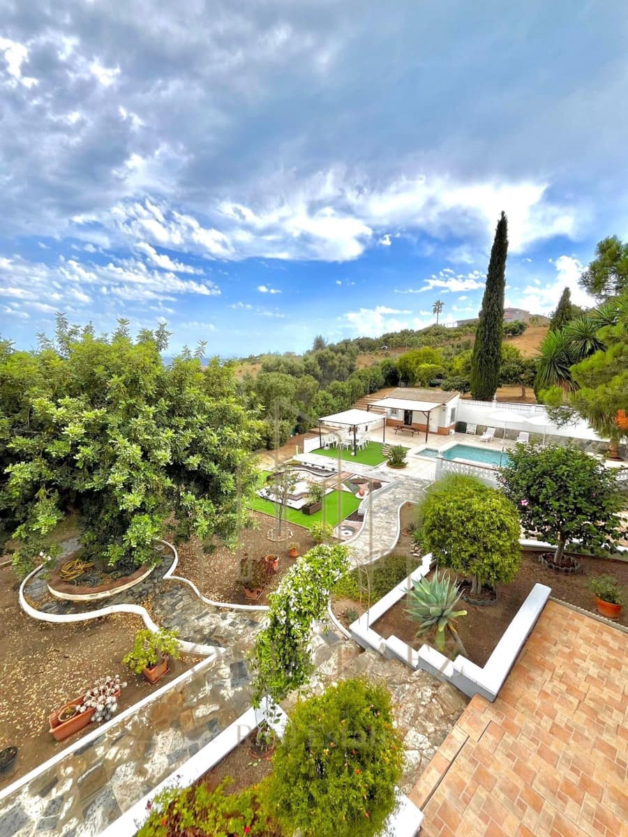 Chalet de 3 habitaciones en Benajarafe en venta - 740.000 € (Ref: 10076736)