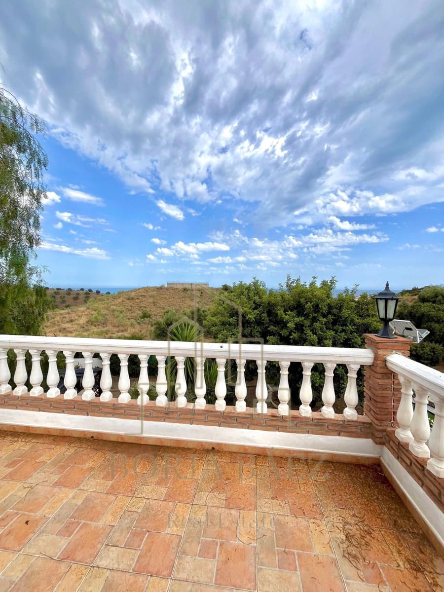 Chalet de 3 habitaciones en Benajarafe en venta - 740.000 € (Ref: 10076736)