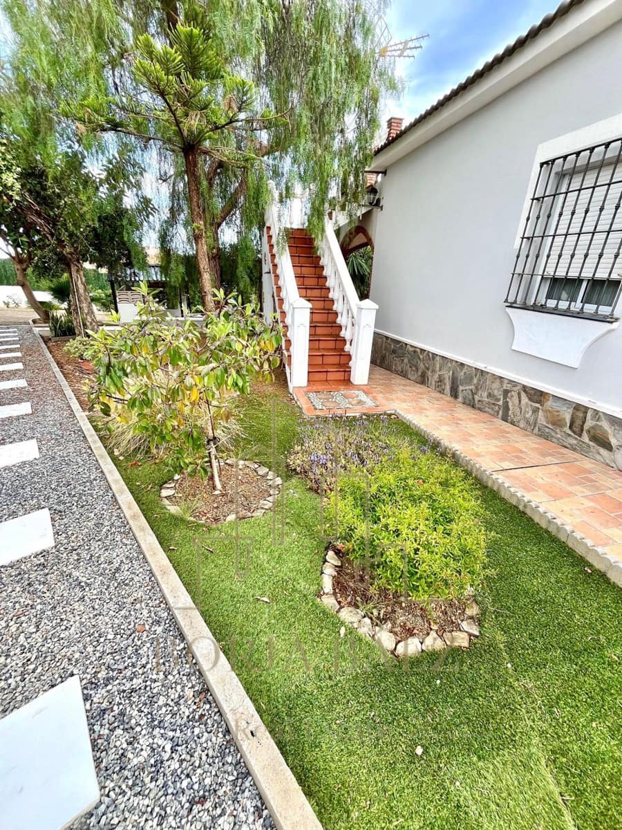 Chalet de 3 habitaciones en Benajarafe en venta - 740.000 € (Ref: 10076736)