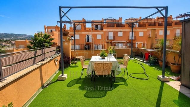 3 makuuhuone Rivitalo myytävänä paikassa Valle Niza, Vélez-Málaga - 339 900 € (Ref: 10076752)